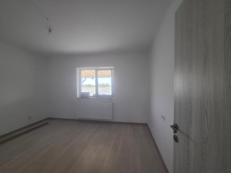 Casă individuală cu 3 camere cu Teren 300 Mp în Clinceni