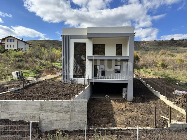 Casă individuală cu 4 camere cu Garaj în Mănăștur