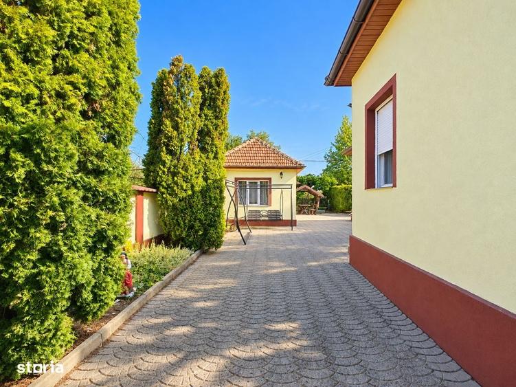 Casă cu 3 camere decomandat în Mândruloc