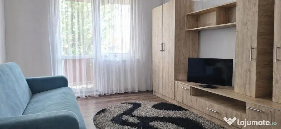 Apartament cu 3 camere decomandat în Tunari