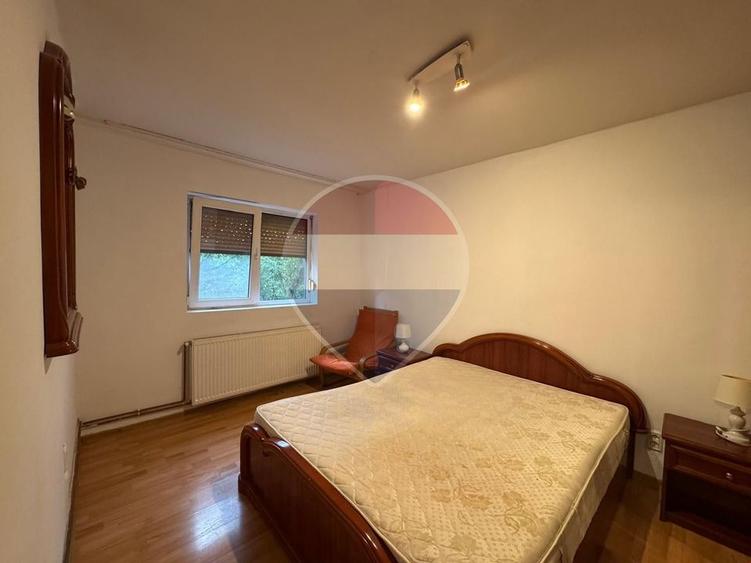 Apartament cu 2 camere semidecomandat, mobilat în Poltur