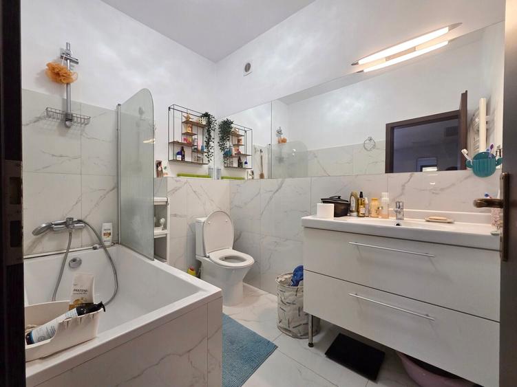 Apartament cu 3 camere semidecomandat, mobilat în Arcul de Triumf