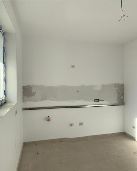 Casă individuală cu 5 camere cu Canalizare în Ultracentral