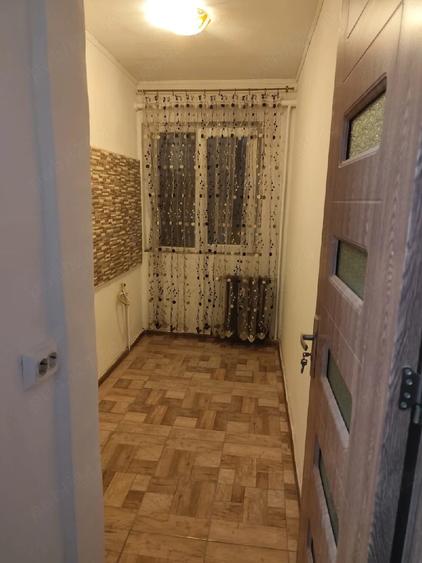 Apartament cu 2 camere semidecomandat în Craiovița Nouă