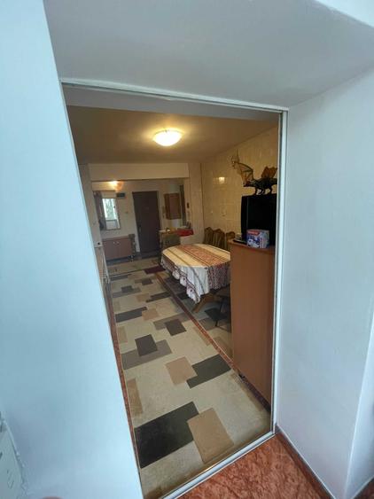 Apartament cu 3 camere decomandat în Independenței