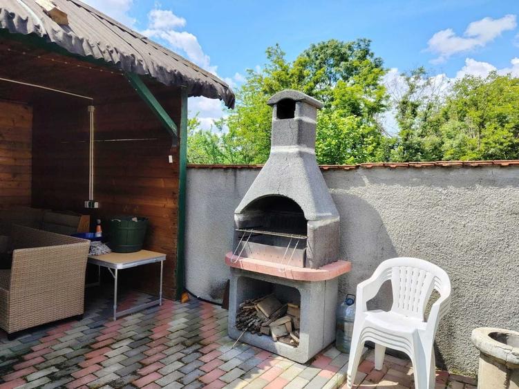 Casă cu 4 camere cu Teren 800 Mp în Periș