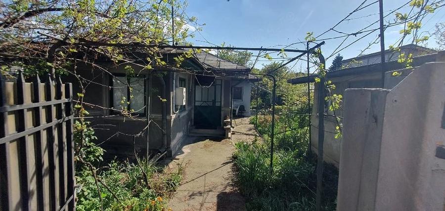 Casă cu Teren 435 Mp în Andronache