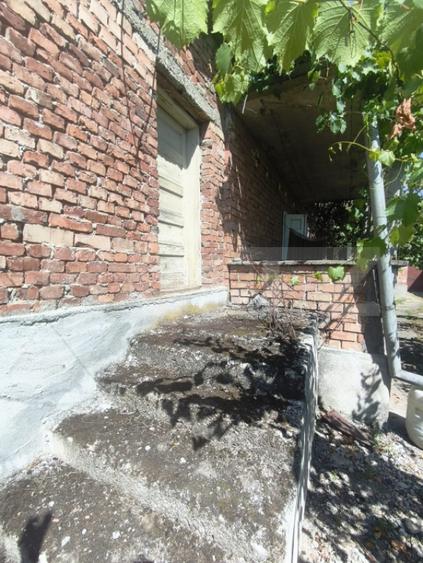 Casă cu 3 camere cu Teren 1435 Mp în Războieni-Cetate