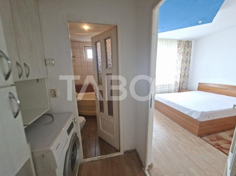 Apartament cu 3 camere semidecomandat, mobilat în Mihai Viteazul