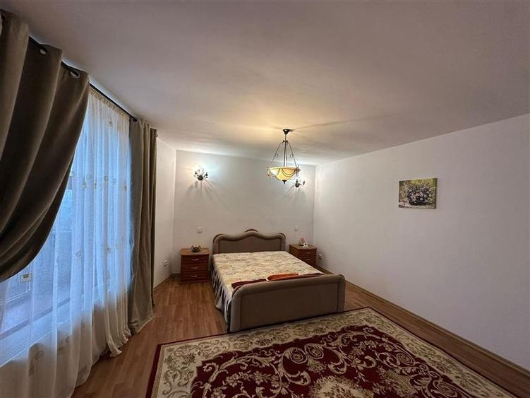 Casă individuală cu 8 camere cu Teren 1000 Mp în Bucium