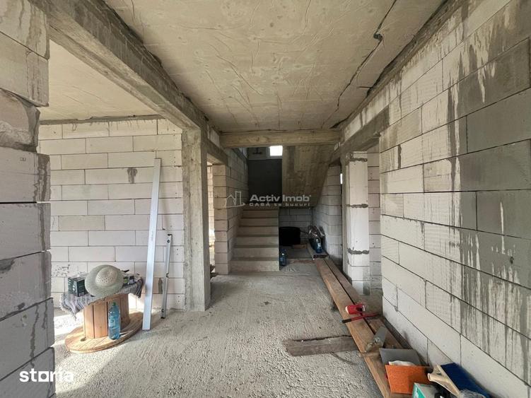 Casă cu 5 camere cu Teren 1414 Mp în Știuca
