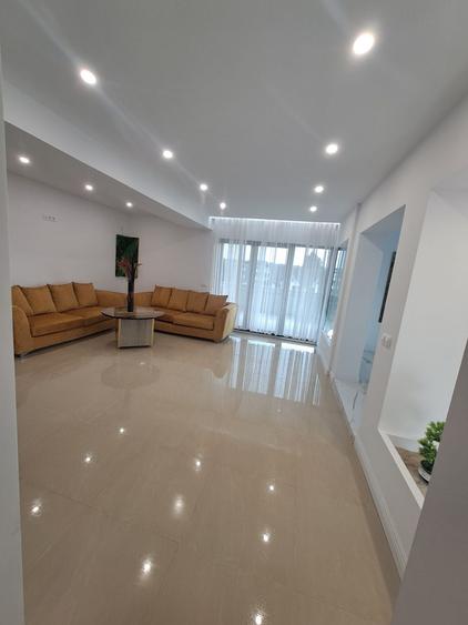 Apartament cu 4 camere decomandat în Exterior Vest