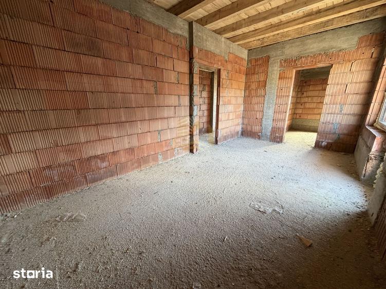 Casă cu 4 camere cu Teren 180 Mp în Dâmbul Rotund