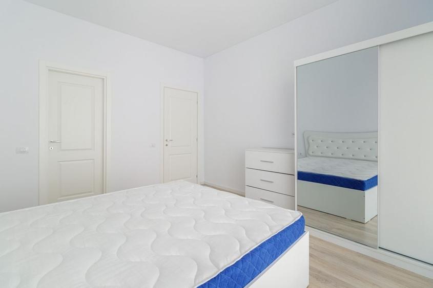 Apartament cu 3 camere semidecomandat, mobilat în 1 Decembrie
