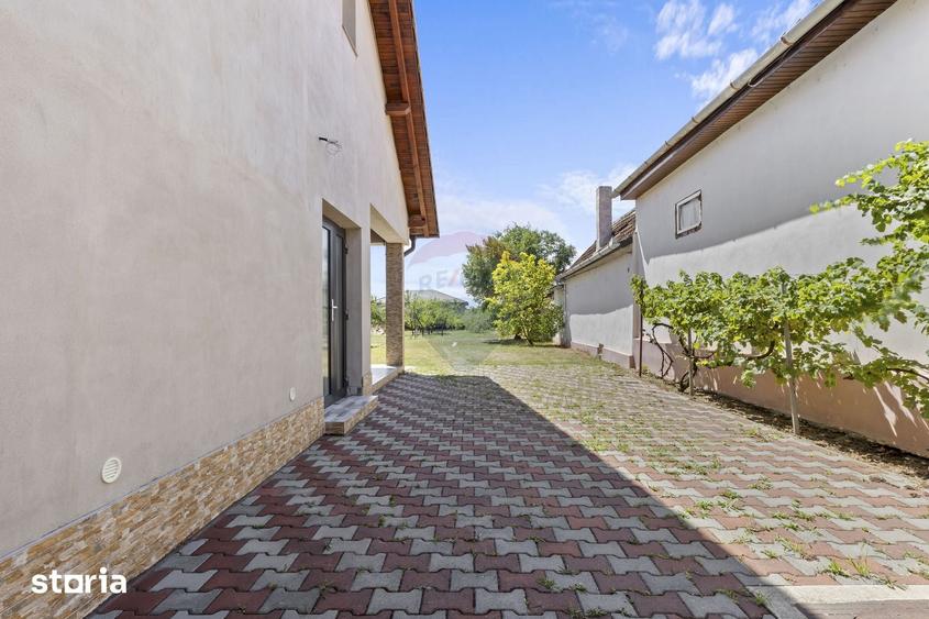 Casă cu 7 camere cu Teren 1363 Mp în Sânnicolau Mic