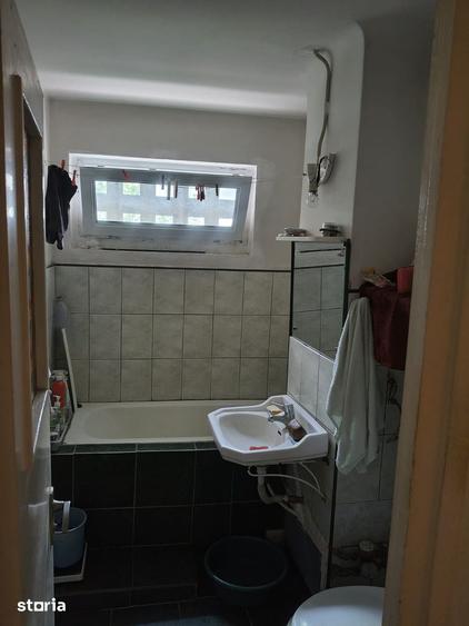 Apartament cu 2 camere semidecomandat în Peneș Curcanul