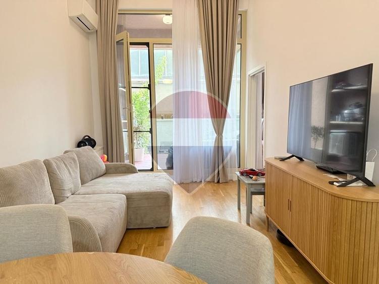 Apartament cu 2 camere semidecomandat, mobilat în Jiului