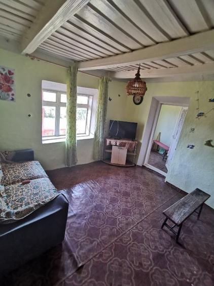 Casă individuală cu 2 camere cu Teren 700 Mp în Dumești