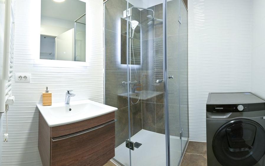 Apartament cu 3 camere decomandat, mobilat în Take Ionescu