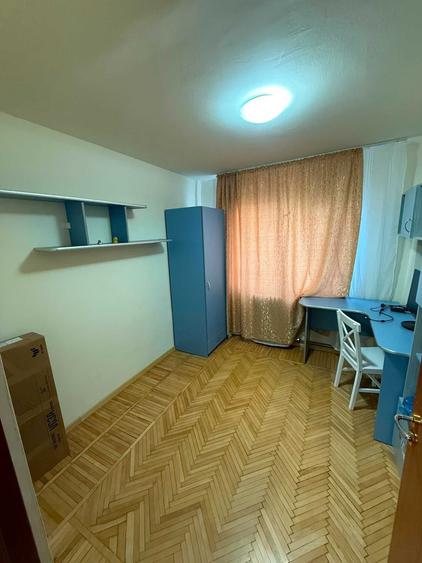 Apartament cu 3 camere semidecomandat în Ampoi 1