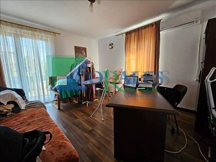 Casă individuală cu 5 camere cu Canalizare în Dorobanților