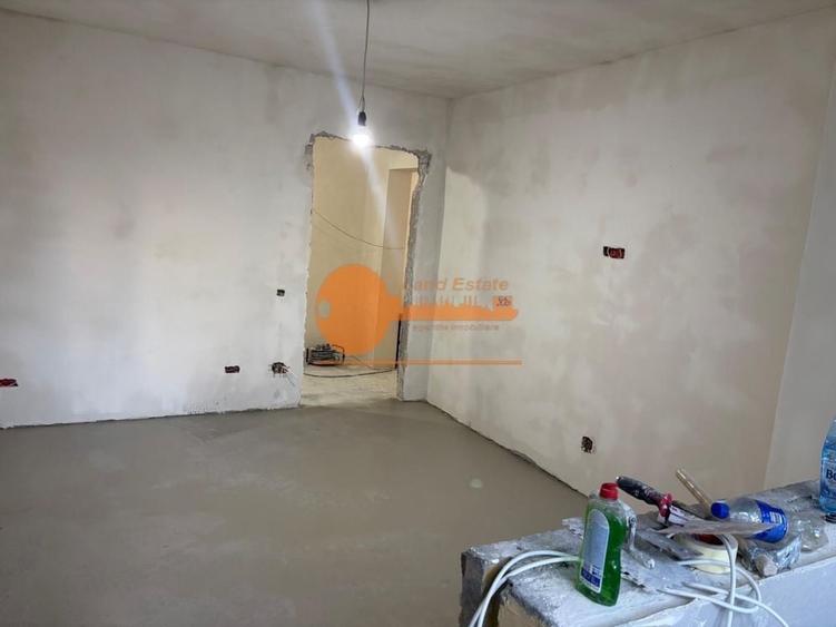 Apartament cu 3 camere semidecomandat în Lacul Tei
