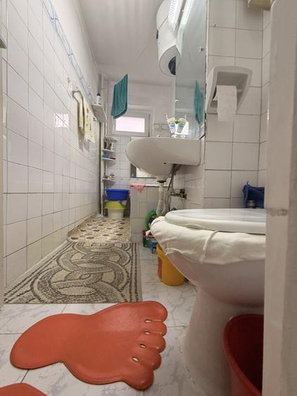 Apartament cu 3 camere decomandat, mobilat în Soarelui