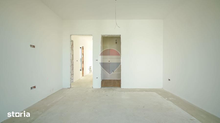 Casă cu 4 camere cu Teren 538 Mp în IAR