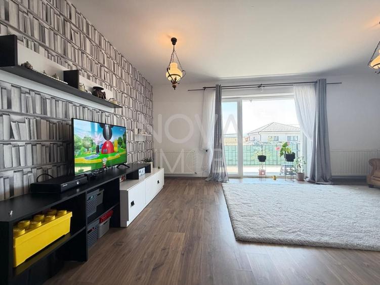 Apartament cu 3 camere semidecomandat, mobilat în Șelimbăr