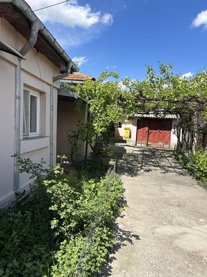 Casă cu 4 camere în Popoveni