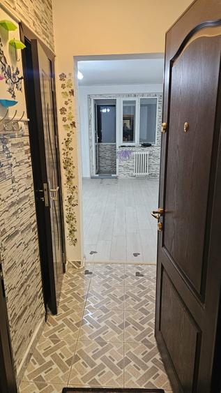 Garsonieră decomandată în Roșu