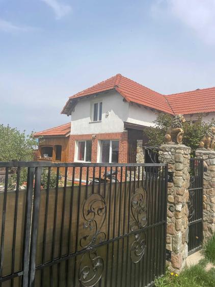 Casă cu 4 camere în Leș