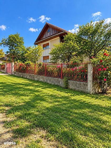 Casă cu 6 camere cu Teren 600 Mp în Oșorhei