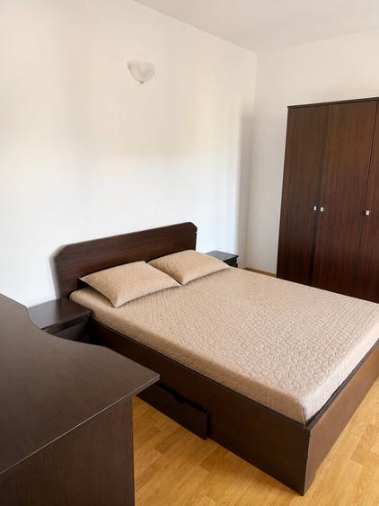 Casă individuală cu 6 camere cu Canalizare în Giulești