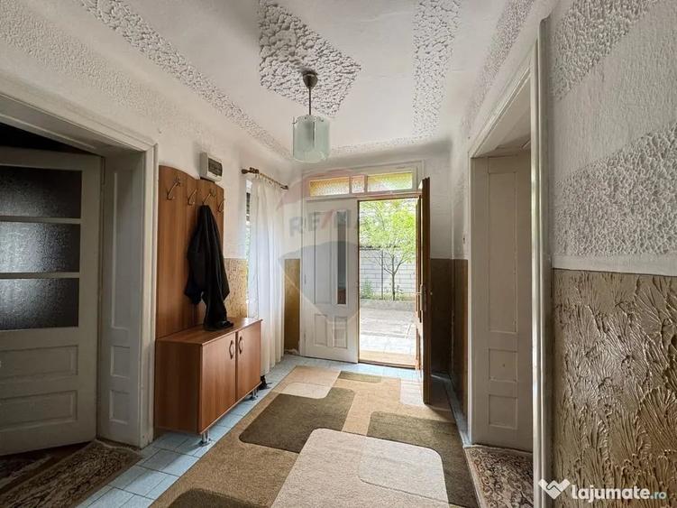 Casă cu 7 camere cu Teren 1026 Mp în Dârlos