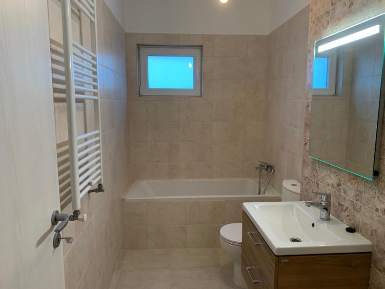 Apartament cu 3 camere decomandat în Berceni