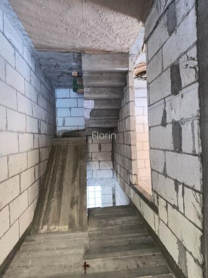 Casa de vanzare ,garaj si gradina,in comuna Pui