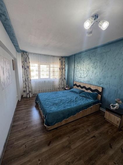 Apartament cu 3 camere decomandat în Exterior Vest