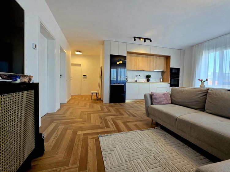 Apartament cu 3 camere semidecomandat în Central