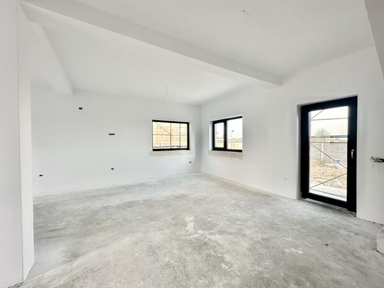 Duplex cu 3 camere cu Canalizare în Moșnița Nouă