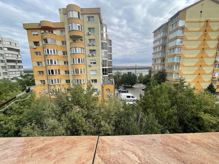 Apartament cu 3 camere semidecomandat în Țiglina 1