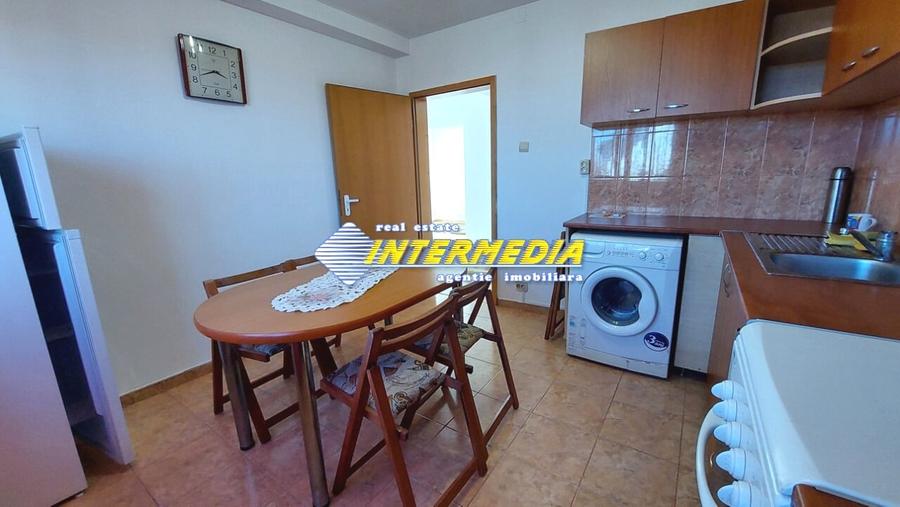 Apartament cu 3 camere decomandat, mobilat în Cetate
