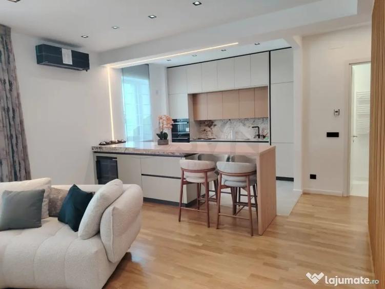 Apartament cu 3 camere decomandat în Central