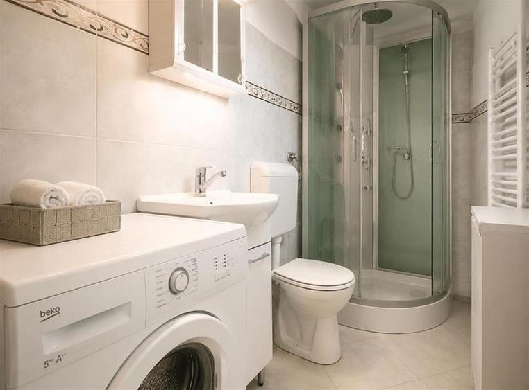 Apartament cu 3 camere decomandat în Drumul Poienii