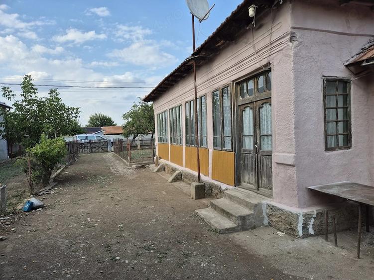 Casă cu 3 camere cu Teren 2811 Mp în Coteana