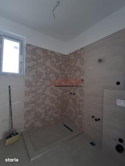 Casă cu 4 camere cu Teren 470 Mp în Vidra