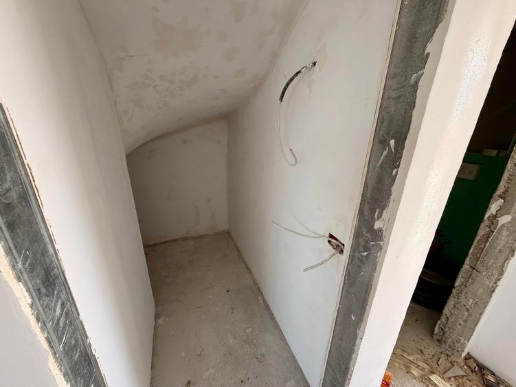 Casă cu 4 camere cu Canalizare în Sud