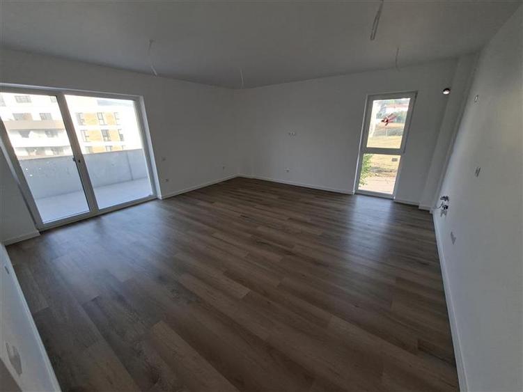 Apartament cu 3 camere semidecomandat în Iris