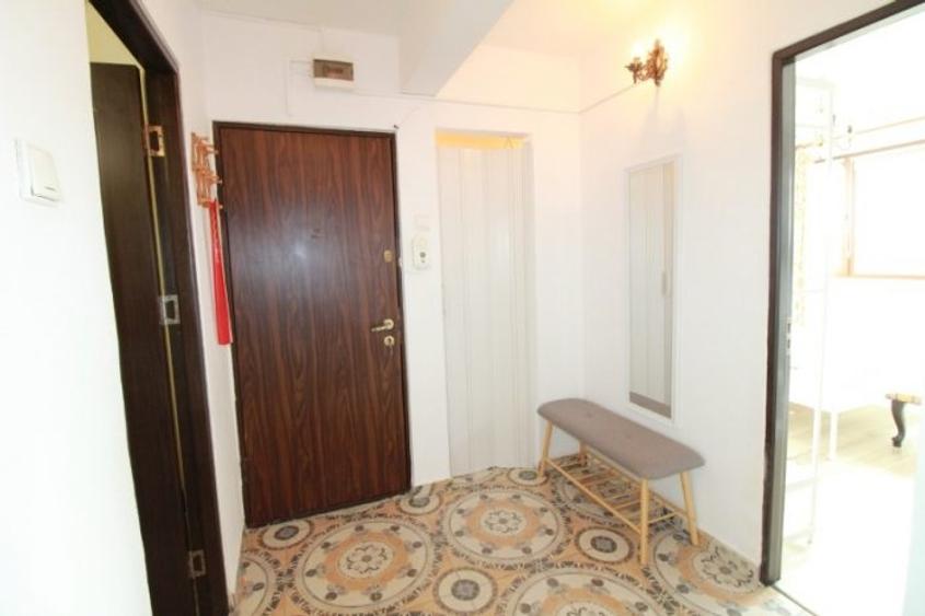 Apartament cu 2 camere decomandat, mobilat în Eroii Revoluției