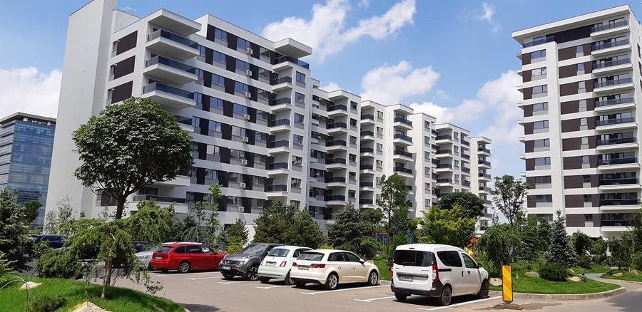 Apartament cu 3 camere semidecomandat în Pipera